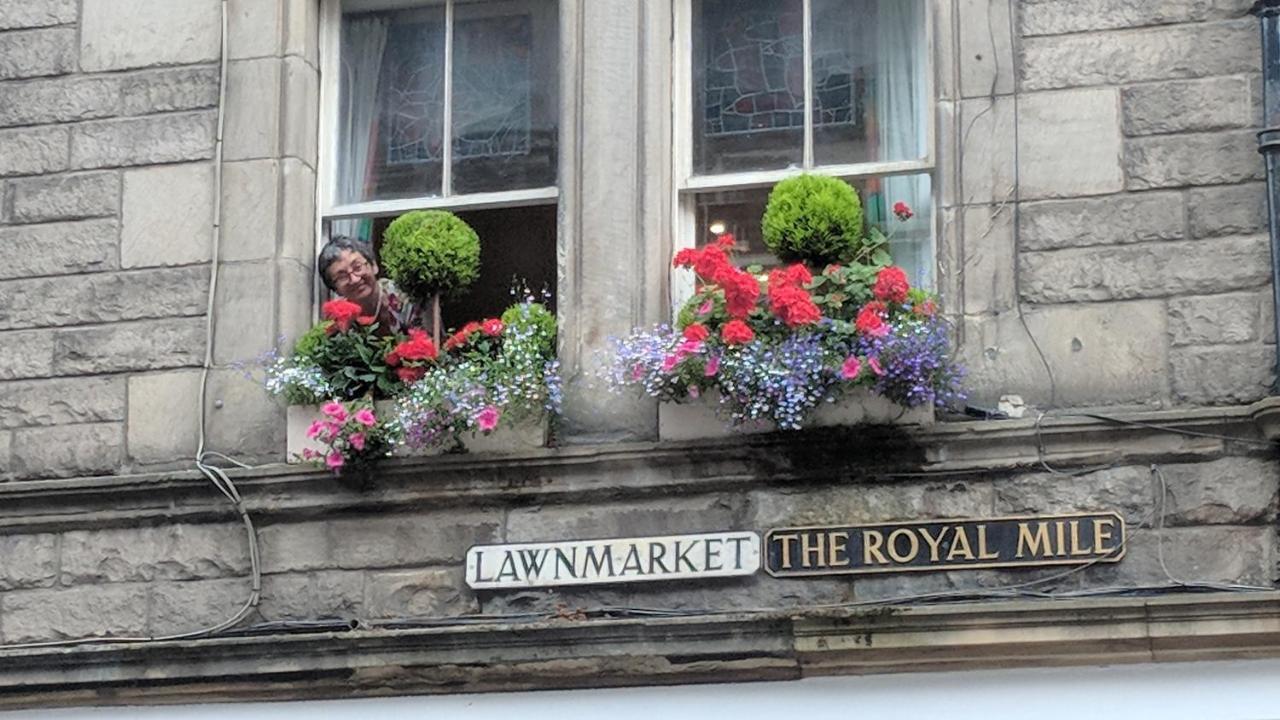 Royal Mile Apartment, 1 Minute From The Castle., Edinburgh